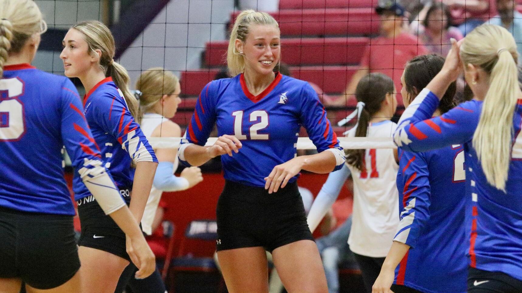 Top-ranked Falcons still perfect after clash of defending champs